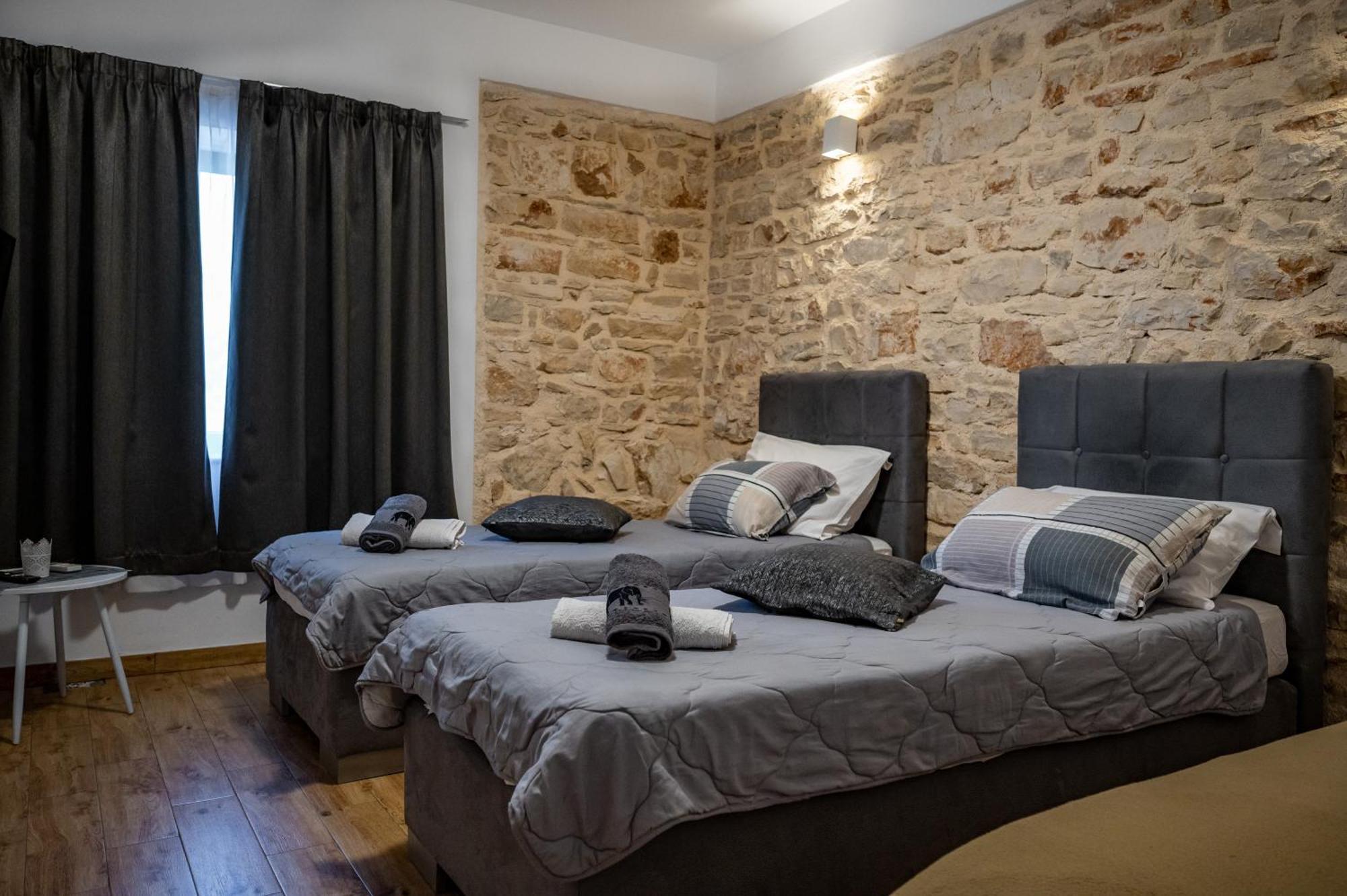Sonia Rooms Pula Exterior photo